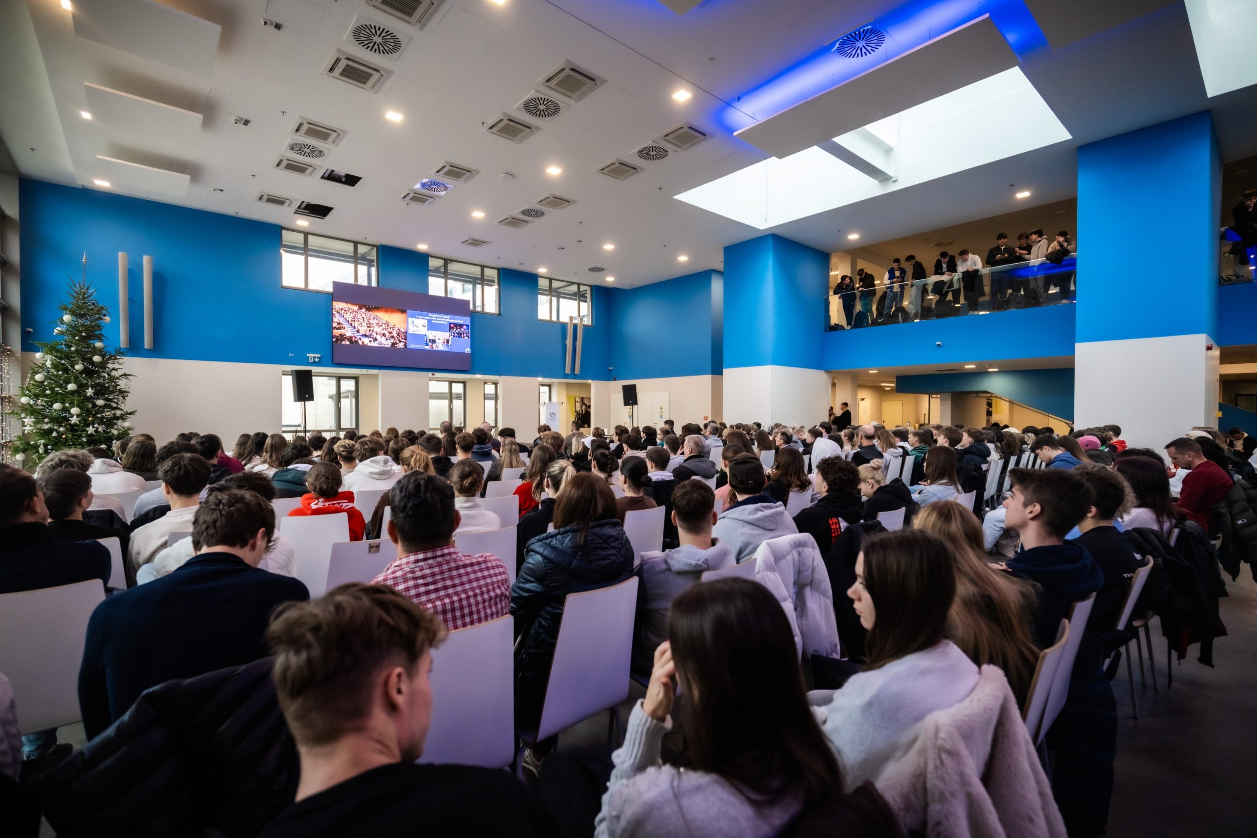 Teltházas nyílt napot tartott a TF